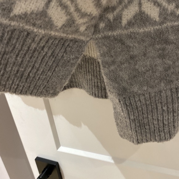 NWT Cupcakes & Cashmere Snowflake Turtleneck - Picture 6 of 11